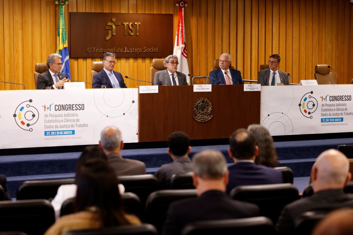 TST reúne especialistas para debater inteligência artificial, modernização e uso de dados na Justiça do Trabalho